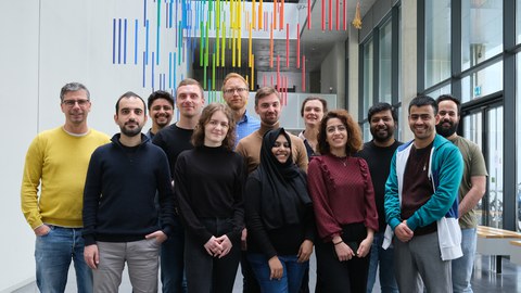 Staff of the professorship in front of the spectra installation in the new chemistry building