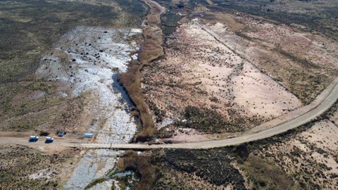 Temporärer Strom in Südafrika aus der Luft beobachtet