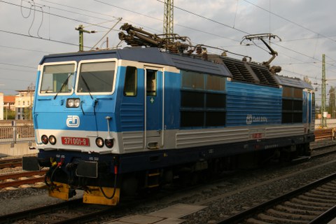371