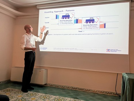 Daniel Haalboom presenting the work on Flexible routing and resource allocations in rail freight yards