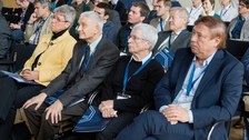 Das Foto zeigt ausgewählte Gäste der Abschlusskonferenz des SrV 2013 während eines Vortrages.