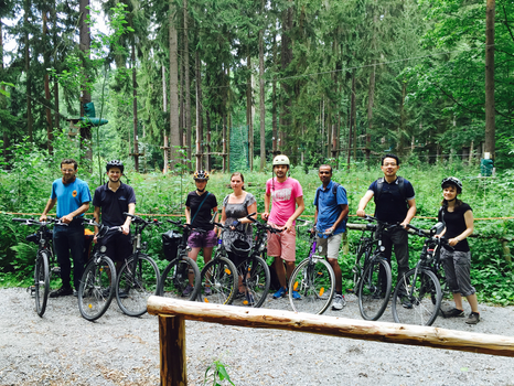 Team vom Kletterausflug - Fahrradanfahrt