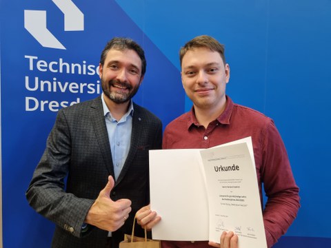 Prof. Okhrin mit Florian Friedrich bei der Verleihung des Lehrpreises 2025