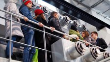 Studierende im Fahrzeugtechnischen Versuchszentrum