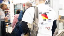 Studierende im Fahrzeugtechnischen Versuchszentrum
