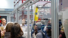 Studierende im Fahrzeugtechnischen Versuchszentrum
