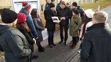 Prof. Prokop erhaelt Gastgeschenk aus Omsk