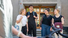 Studierende auf dem TUD Campus