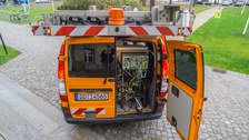 Messfahrzeug UNO zur Erfassung des Straßenraums durch CCD-Frontkameras und Heckkameras mit weg- oder zeitabhängiger Bilderauslösung