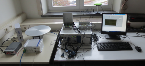 NF-System mit Drehteller (links Drehteller, rechts NF-System)