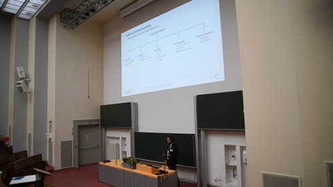 Albrecht Michler beim Vortrag auf der Sicherungstechnischen Fachtagung