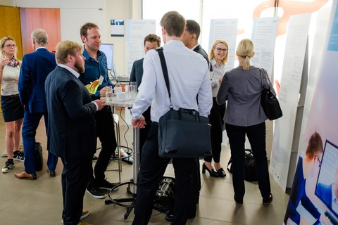Die Schwerpunktgruppe "Projekt- und Teamarbeit in der digitalisierten Arbeitswelt" auf dem Marktplatz