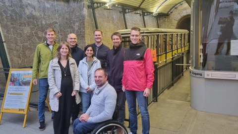 VIPES Team vor der Standseilbahn
