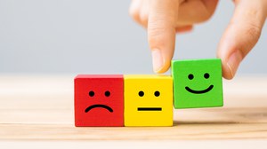 Es sind Bausteine mit Smilies zu sehen