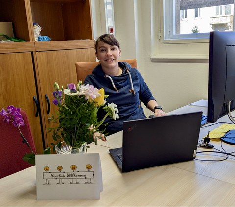 Man sieht Linda Heinze, neue Mitarbeiterin im Dekanat