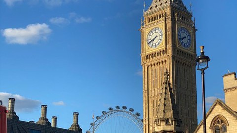 Man sieht den Big Ben und das London Eye.