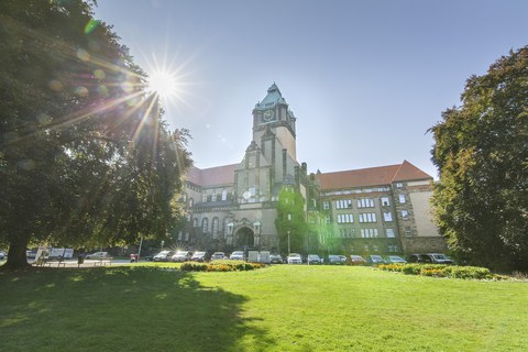 Zu sehen ist der Georg Schumann Bau