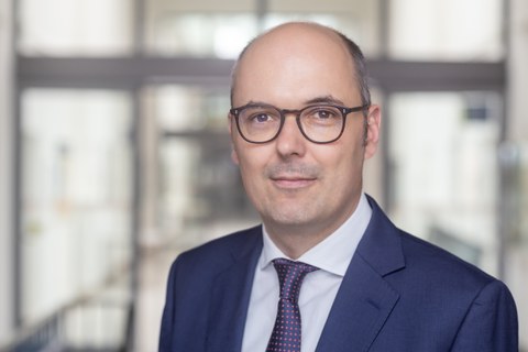 Zu sehen ist Professor Lars Hornuf