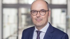 Zu sehen ist Professor Lars Hornuf