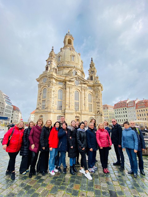 Gruppe vor der Frauenkirche