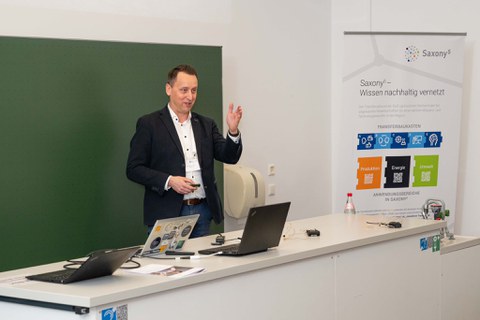 Zu sehen ist Prof. Dr. Uwe Wieland