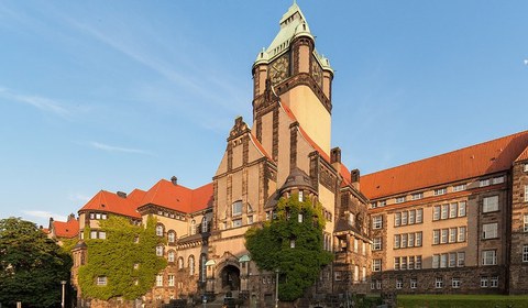 You can see the Georg Schumann-Bau