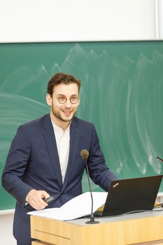Prof. Blagoev bei seiner Antrittsvorlesung. Er sprach zum Thema "Organization & Time" 