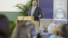 Der Oberbürgermeister der Stadt Dresden, Dirk Hilbert, bei seinem Grußwort 