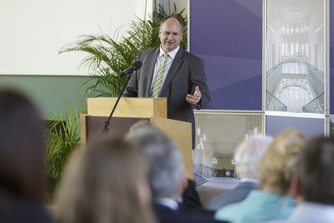 Der Oberbürgermeister der Stadt Dresden, Dirk Hilbert, bei seinem Grußwort 