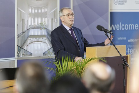 Prof. Dr. em. Helmut Sabisch bei seinem Grußwort