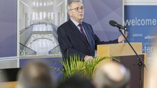 Prof. Dr. em. Helmut Sabisch bei seinem Grußwort