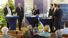 Bild der Diskussionsrunde mit Prof. Buhl (Universität Augsburg), Prof. Spengler (TU Braunschweig), Prof. Geithner (EHS Dresden), Prof. Schefczyk, Prof. Krauthäuser (TU Dresden), Prof. Blum (Fraunhofer CEM, Halle) 