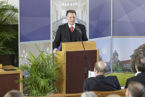  Redner Prof. Dr. Michael Schefczyk, Dekan der Fakultät Wirtschaftswissenschaften