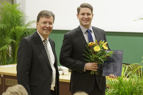 Prof. Dr. Hermann Locarek-Junge und Dr. Tony Klein, der den Dr. Feldbausch-Preis für herausragende Dissertationen erhielt