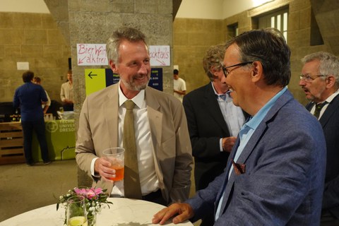Gespräch im Foyer