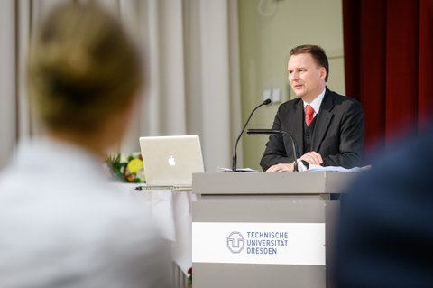 Dekan der Fakultät, Prof. Dr. Michael Schefczyk, bei seinem Grußwort. 
