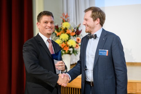 Übergabe des nexus-Preises "Besonderes Engagement für die Fakultät" an den Inhaber der Professur, Prof. Dr. Dominik Möst