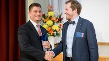 Übergabe des nexus-Preises "Besonderes Engagement für die Fakultät" an den Inhaber der Professur, Prof. Dr. Dominik Möst