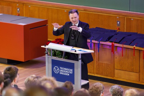 Dekan Prof. Dr. Michael Schefcyk