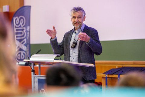 Man sieht den Prorektor Bildung