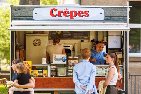 Zu sehen ist ein Crepes-STand