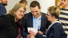 Zu sehen sind Prof. Strahringer, Prof. Zschech und Caren Hilbert