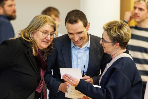 Zu sehen sind Prof. Strahringer, Prof. Zschech und Caren Hilbert