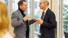 Zu sehen sind Prof. Wieland und Prof. Buscher