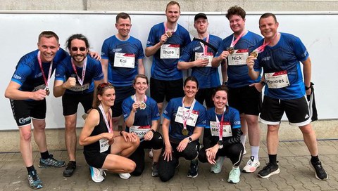 Man sieht das Team von Digital Health bei der REWE Team Challenge.