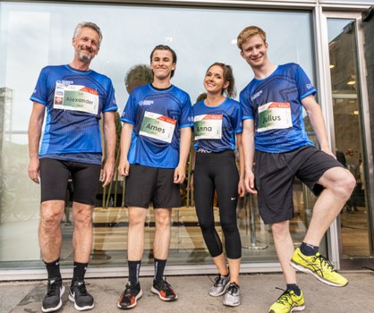 Man sieht das Team SuW bei der REWE Team Challenge 