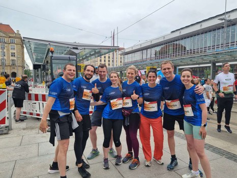 Man sieht das Team der Forschungsgruppe Digital Health
