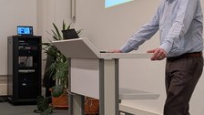Zu sehen ist Prof. Dobler