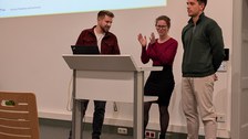 Zu sehen sind Dix Gräubig, Sarah Listabarth und Max Meiler