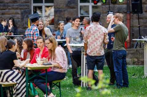 Gespräche beim Sommerfest